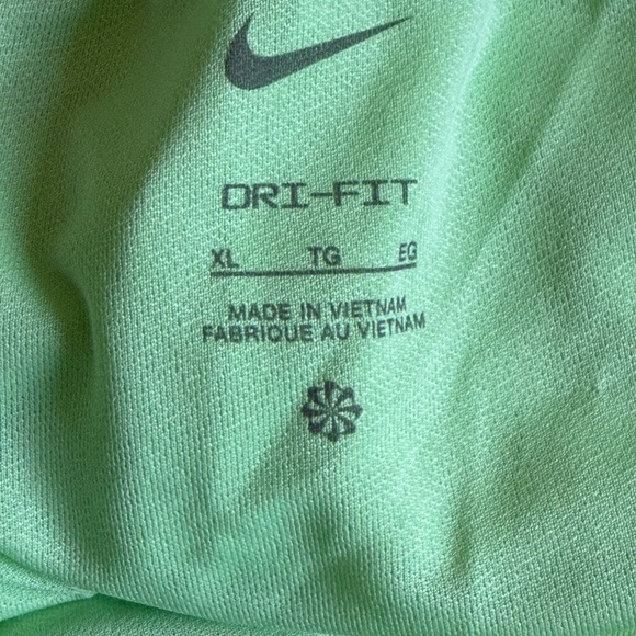 Nike Women’s Dri-FIT Tempo Running Shorts X-Large Lightweight Mesh Lime Green - Picture 9 of 11